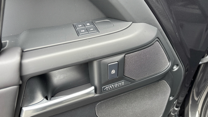 Land Rover Defender 3.0 D250 X-Dynamic HSE 110 5dr Auto Diesel Estate - Image 35